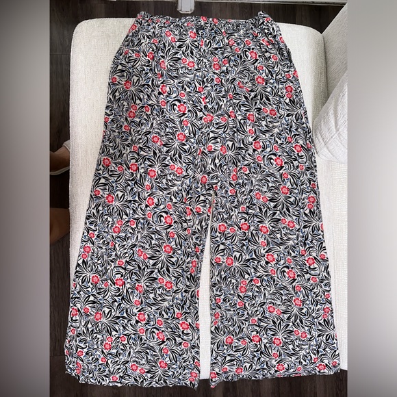 Look majestic in the Sisstrevolution Rocky Tides Pant.  Pre owned - Picture 2 of 5